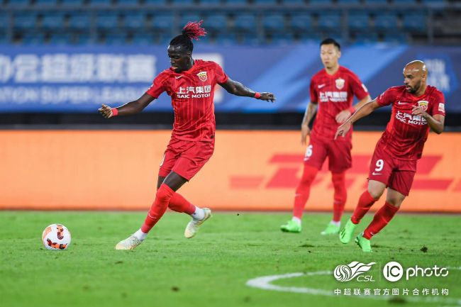 半场结束，拜仁1-0斯图加特。